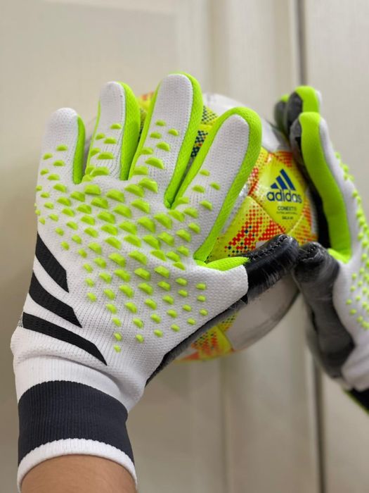 Вратарские перчатки