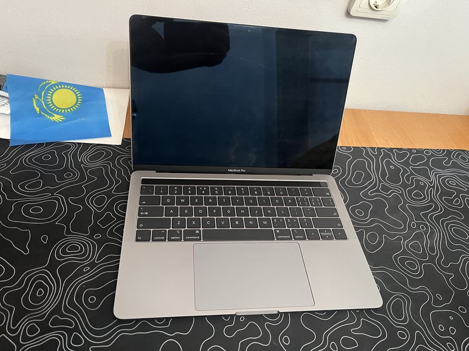 Продам Macbook pro 2018