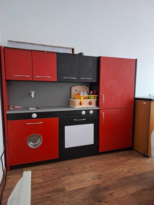 Детска масивна дизайнерска кухня