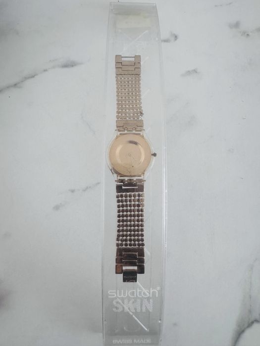 Swatch PAVED IN GOLD SFK127 Watch for Her Swatch Skin