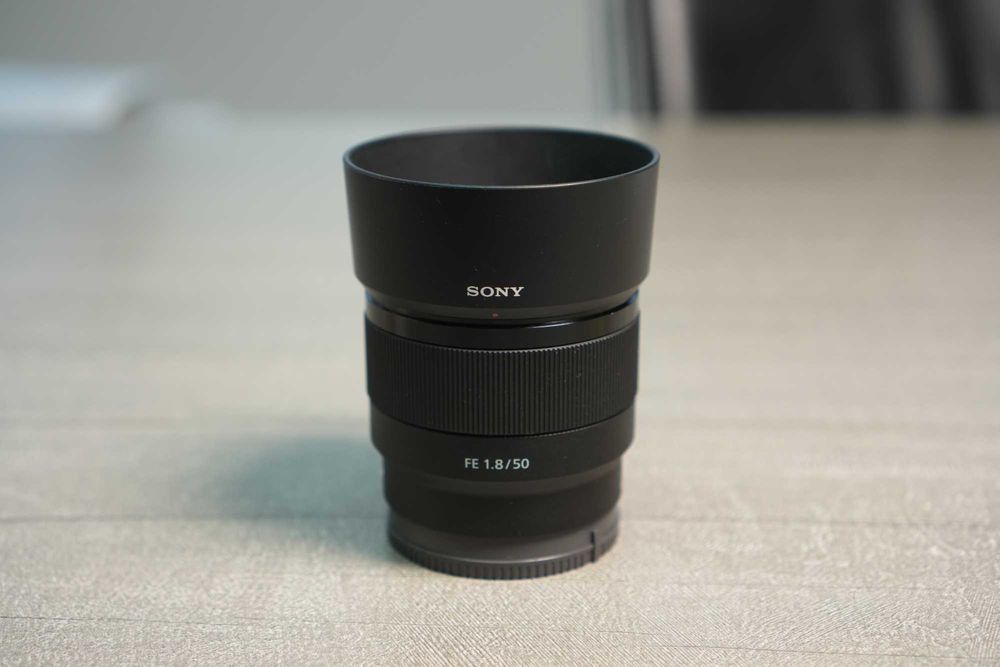 Объектив Sony E 50mm f/1.8 OSS