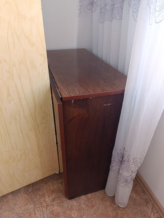 Продаётся стол книжка