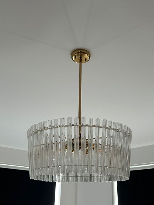 De vanzare lustra + aplice aurii de sticla