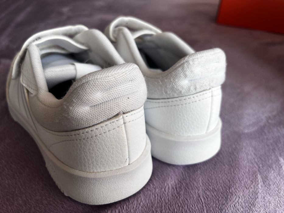 Маратонки АДИДАС - размер 37 1/3, бели и черни