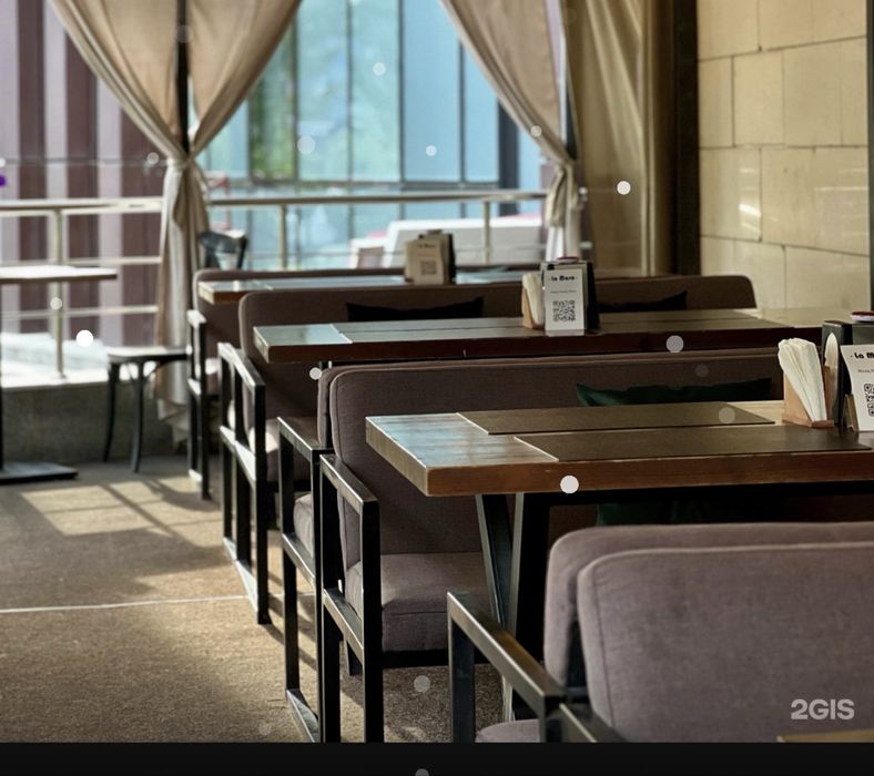 Продам стол и диванчик