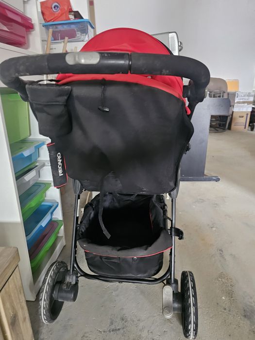 Cărucior copil Recaro – negru cu copertină roșie