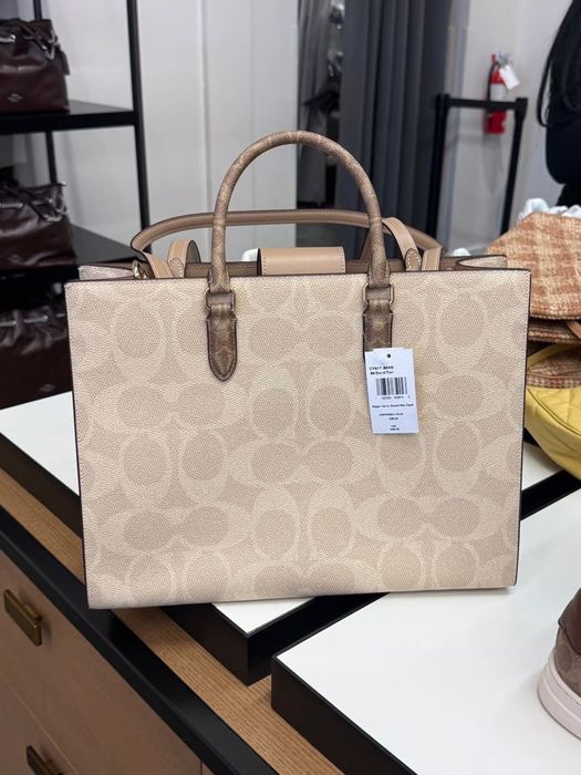 Чанта COACH Maggie Tote Bag In Blocked Signature Canvas Gold/Sand/Tan
