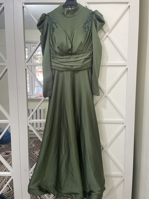 Платье шикарное почти новое!