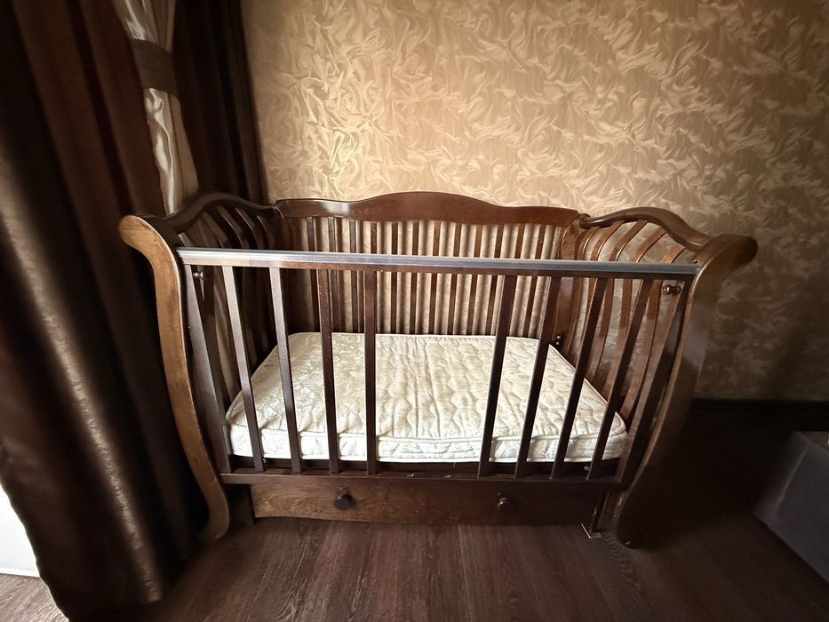 Продам детскую кроватку