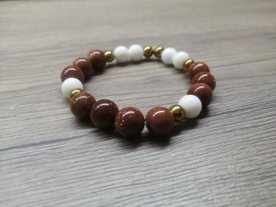 Гривни от естествени камъни