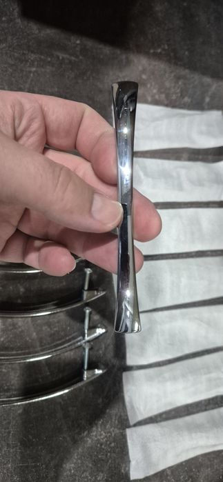 Дръжки за мебели.