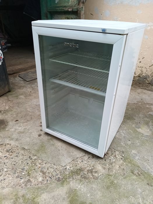 Vând frigider Arctic – dimensiuni 85x55