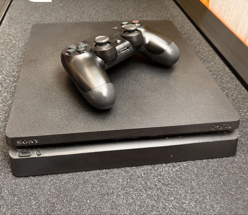 Playstation 4 в отличном состоянии