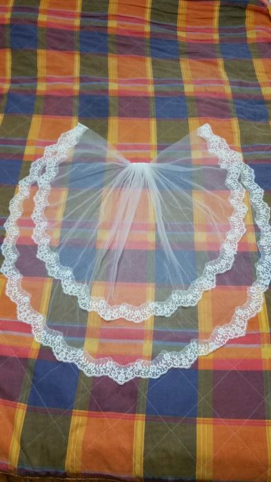 Rochia de Mireasă - culoarea: Crem-Ivory - stare excelenta, este noua