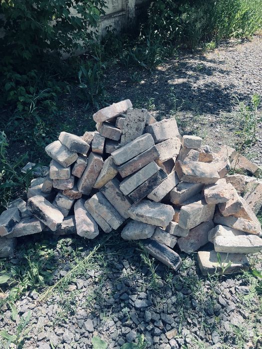продам кирпич с хорошом состаяние