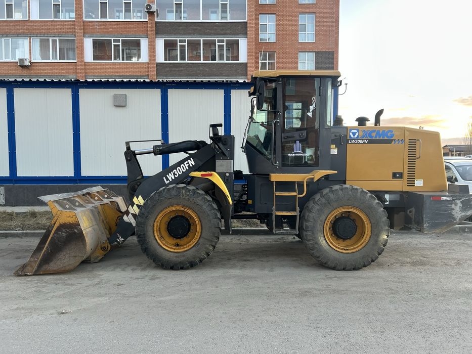 Фронтальный погрузчик