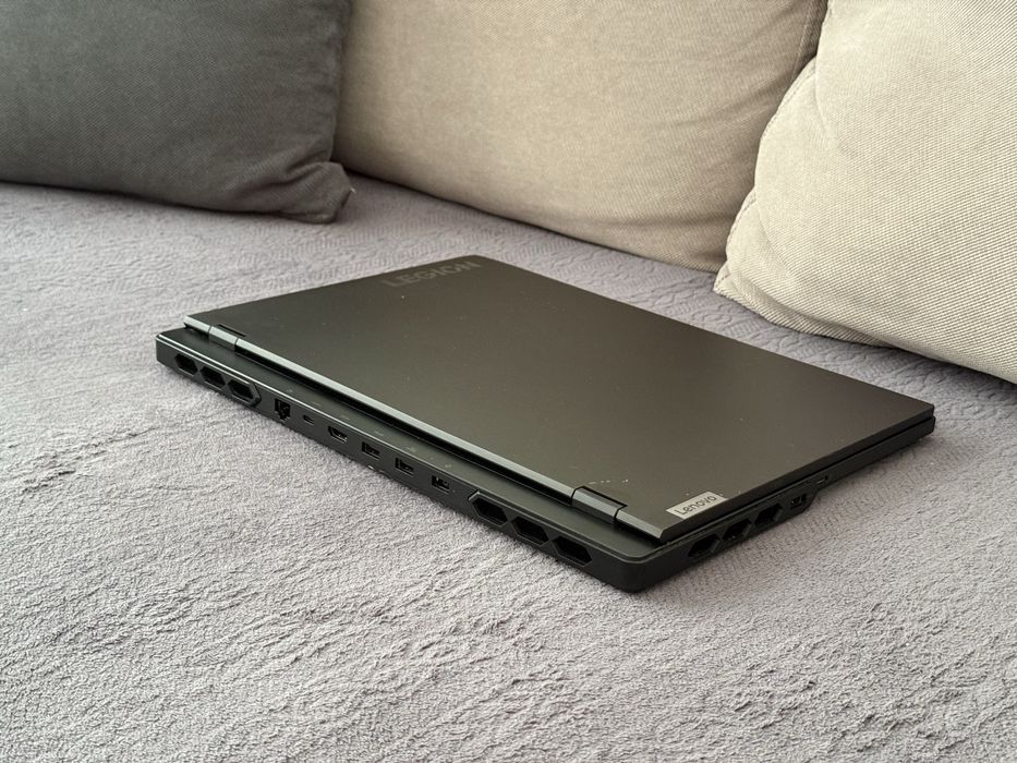 Геймърски Лаптоп 16'QHD+ 240Hz Core i9-14900HX RTX 4090 16GB Lenovo Legion 7 Pro 32GB DDR5 2TB SSD
