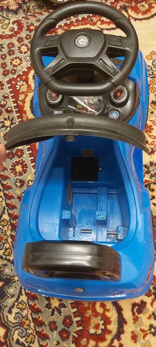 Машинка - толокар б/у на 2-3-4 года