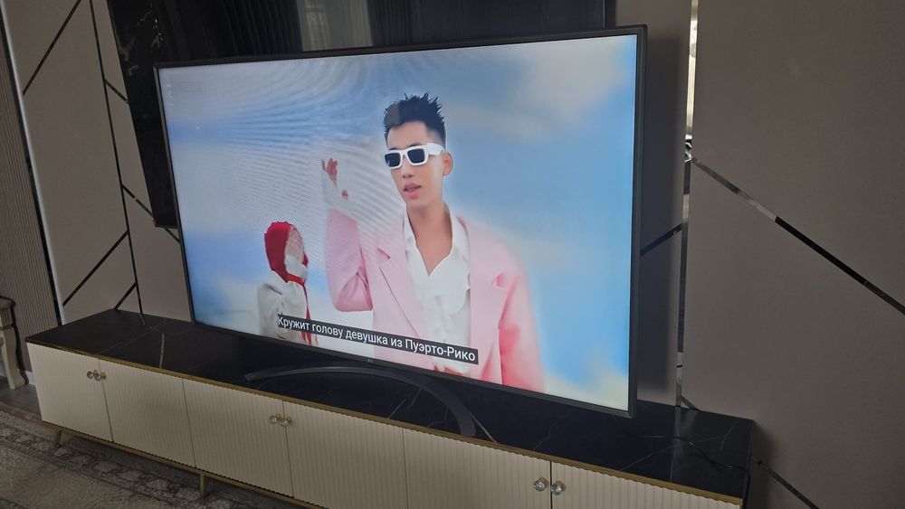 Продам большой телевизор Самсунг смарт тв 75д