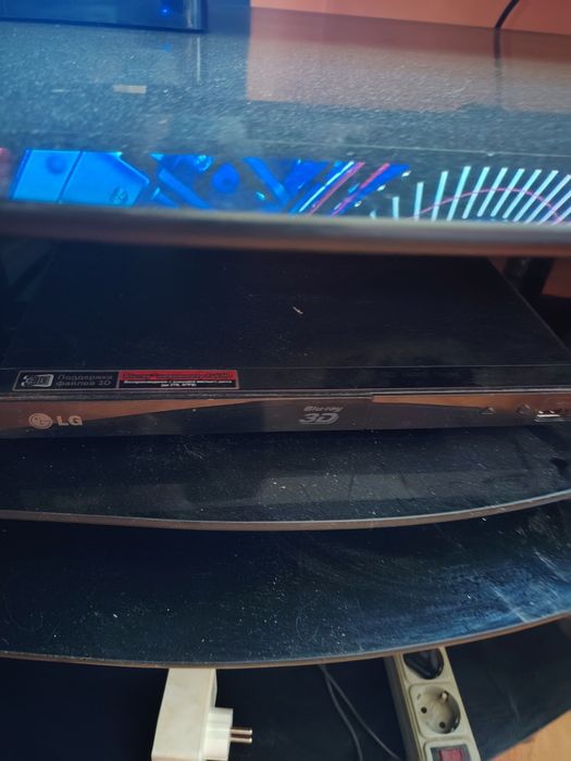 Продам Blu-ray проигрыватель LG BP 325