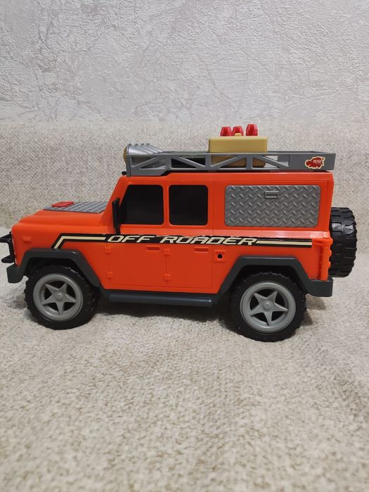 Игрушечный внедорожник