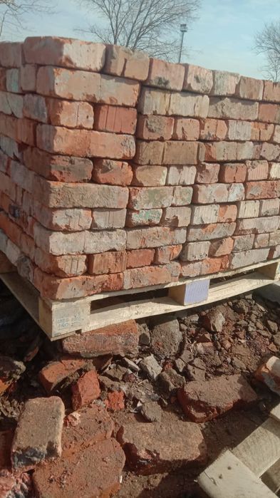 Продам кирпич красный б/у ,плиты,перемычки в хорошем состоянии