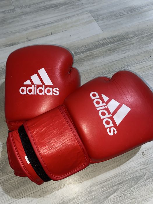 Боксерский перчатка adidas