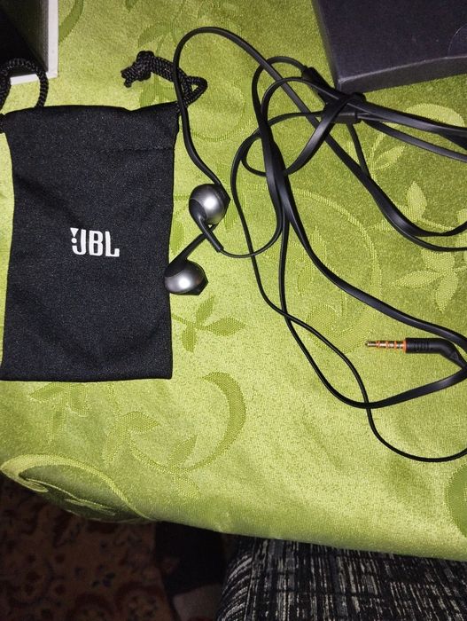 JBL стерео слушалки