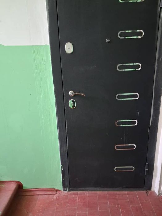 Продаётся  2хкомнатная квартира 2ой этаж сквозная. 24000дол