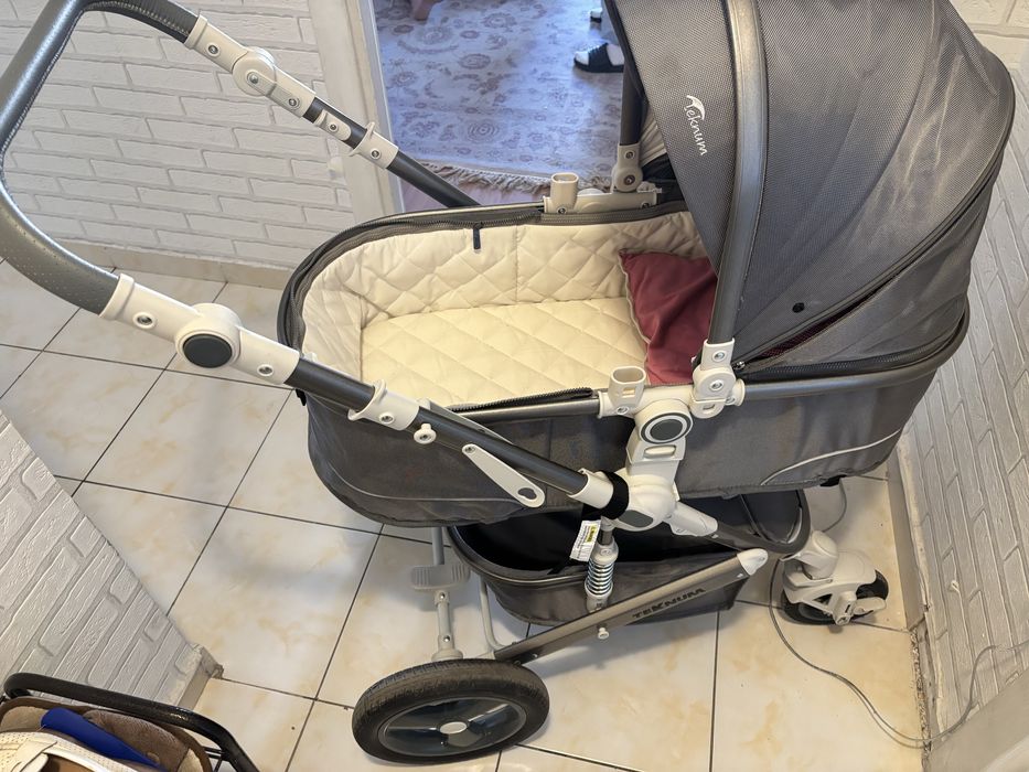 Продаётся детская коляска (почти новая)