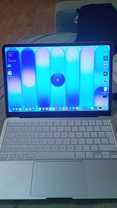 MacBook neo 512gb argintiu