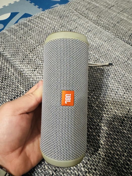 Vând boxa JBL Flip 3 impecabila