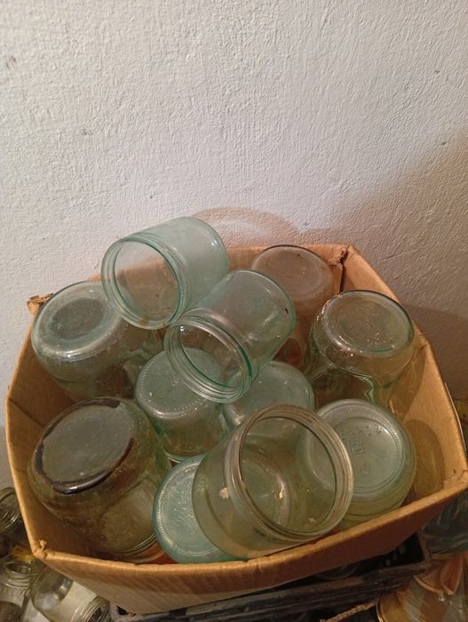 Подарявам буркани