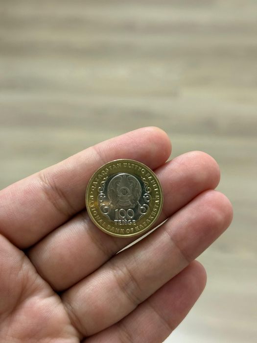 Продам колекционную монету 100 тг
