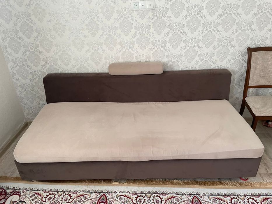 Продам диван с подушками