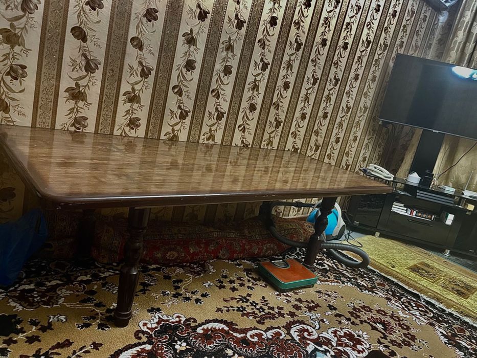 Продается деревянный стол