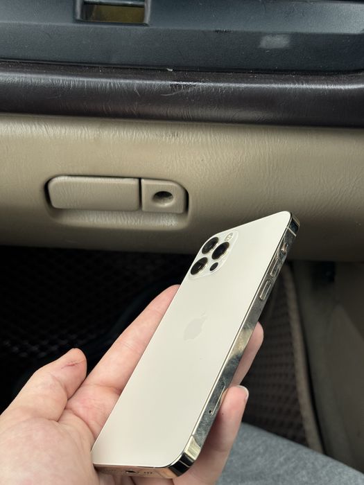 iPhone 12 Pro в идеальном состоянии