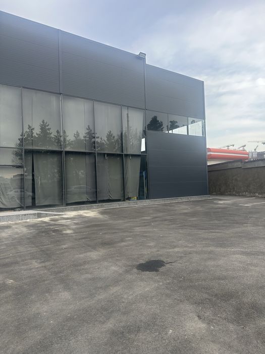 Под Автосалон первая линия