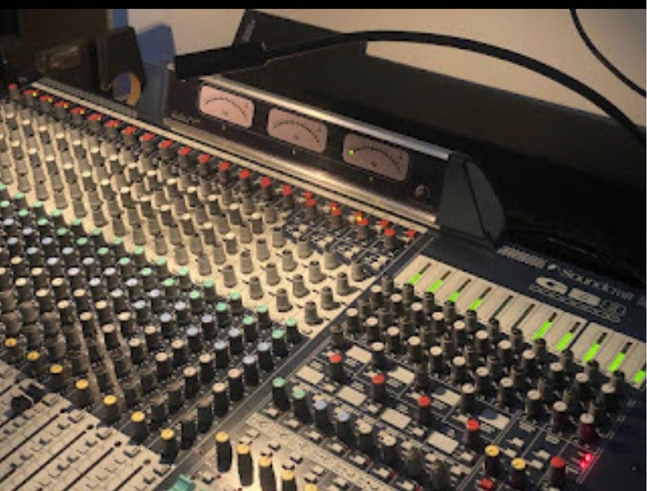 Професионално сценично осветление и озвучение