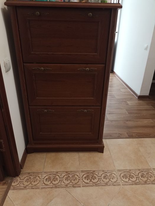 Прихожая с комодом