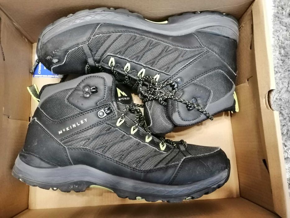 Vând bocanci Mc Kindley