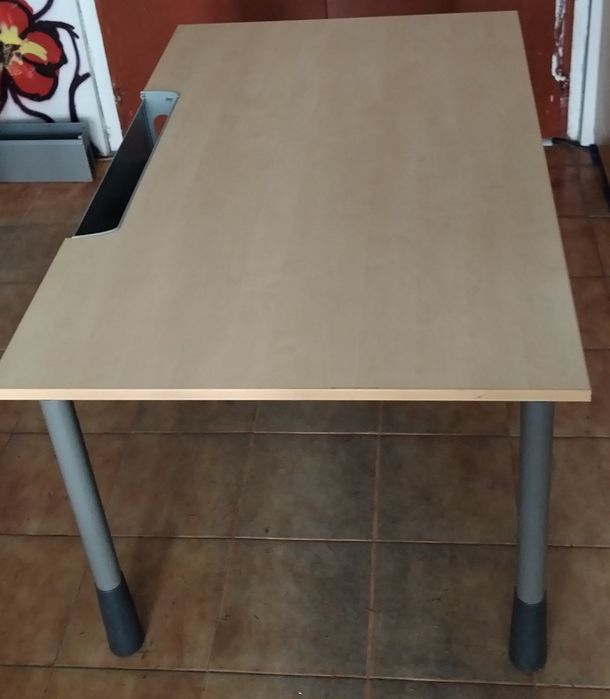 столове, бюра, дивани