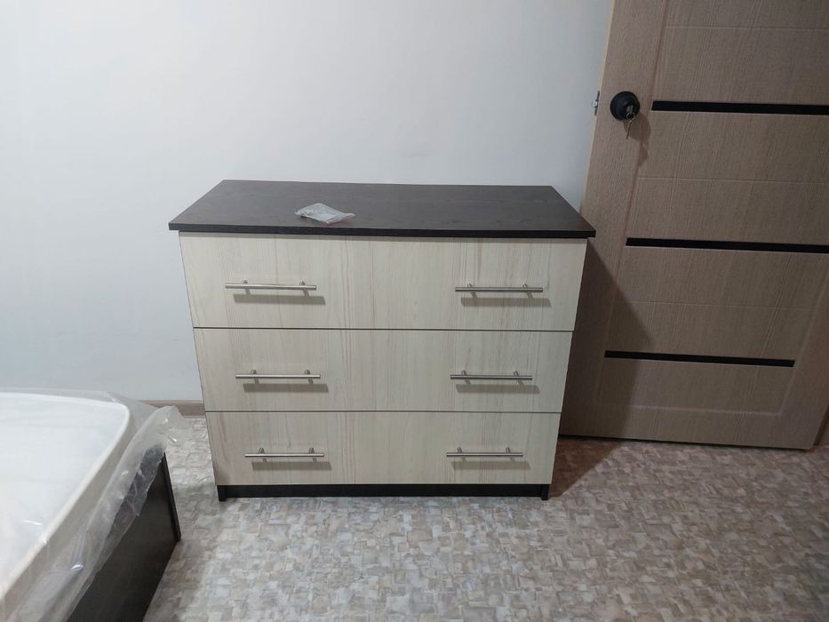 Продаю спальный гарнитур