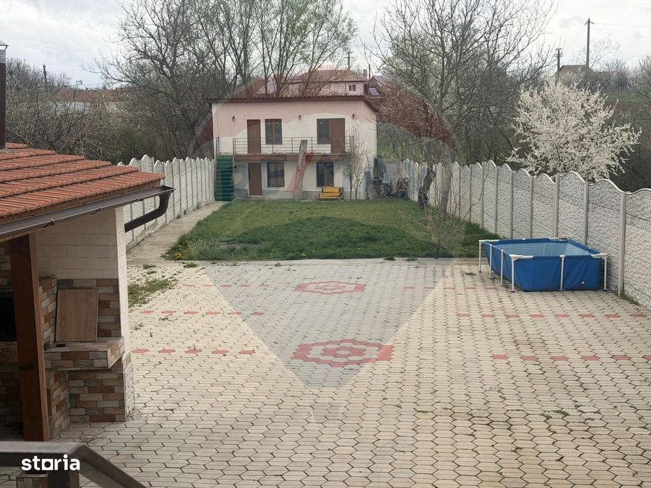Casă + anexă cu terasă și grătar – 750 mp teren, Pricaz