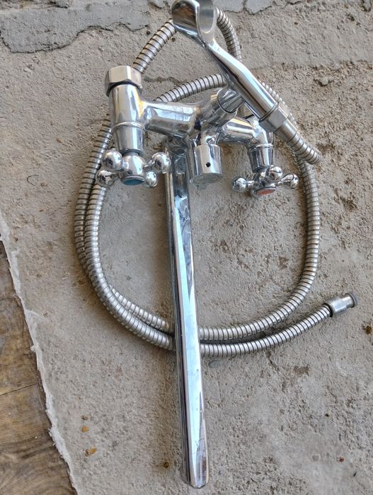 Падаётся унитаз раковина смистител