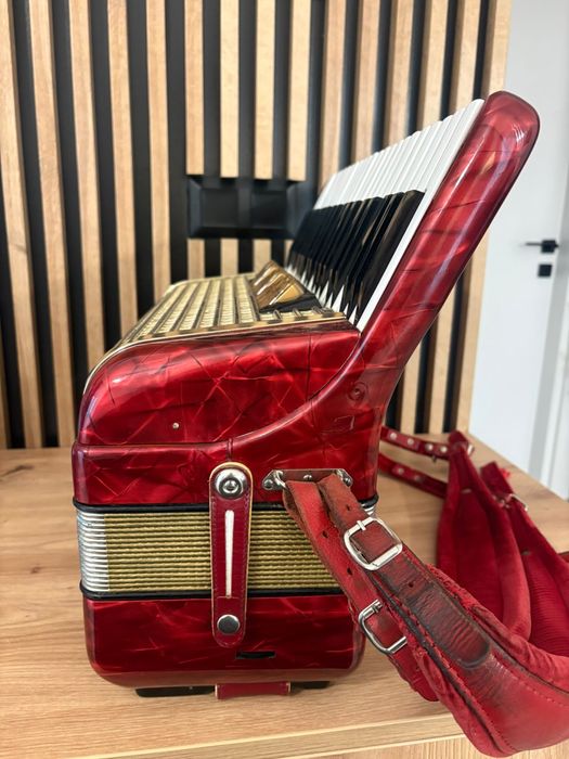 Acordeon Hohner Verdi 3M cu 120 de basi