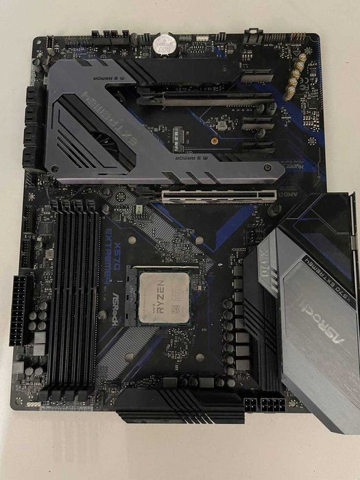 Материнская плата ASRock X570 Extreme4