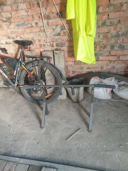 Продам турник металлический настенный