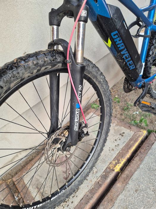 Prophete Graveler de 27.5 inch, echipată cu un motor spate Blaupunkt și baterie pe cadru.