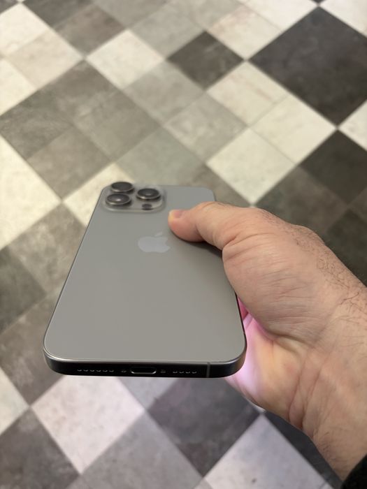 Cadoul ideal iPhone 15 pro max 256 gb baterie 100 stare nou